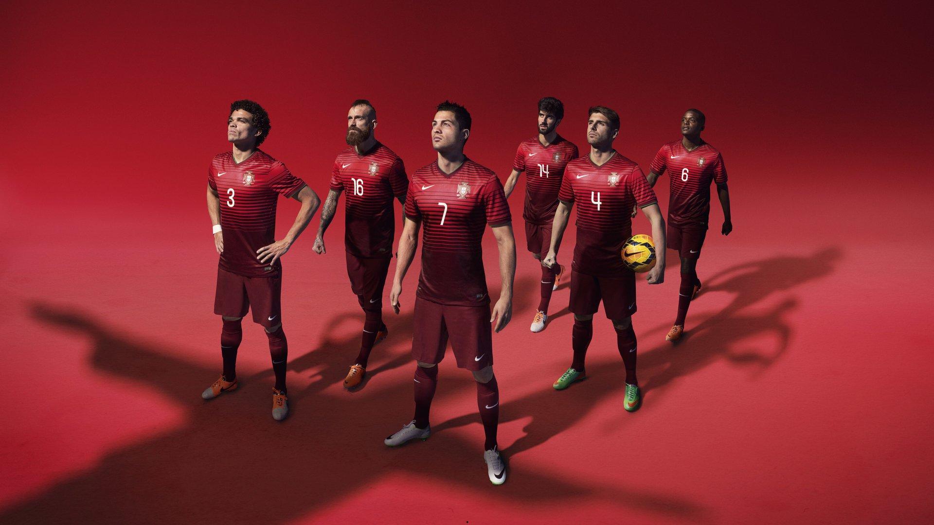 太阳报，福登豪车停车占两车位，球迷戏称该领红牌